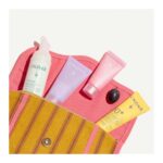 Caudalie Essentials x Maria De La Orden Promo Vinoclean Αφρός Καθαρισμού Προσώπου, 50ml & Vinohydra Ενυδατικό Τζελ, 15ml & Vinosun Αντηλιακή Κρέμα SPF50+, 20ml & Ange des Vignes Αφρόλουτρο, 30ml & Νεσεσέρ, 1σετ - Image 4